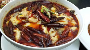 "Shui Zhu Yu". Pochierte Graskarpfen in einer scharfen Suppe. Nicht übel - Chinakitchen no.27 - Wien