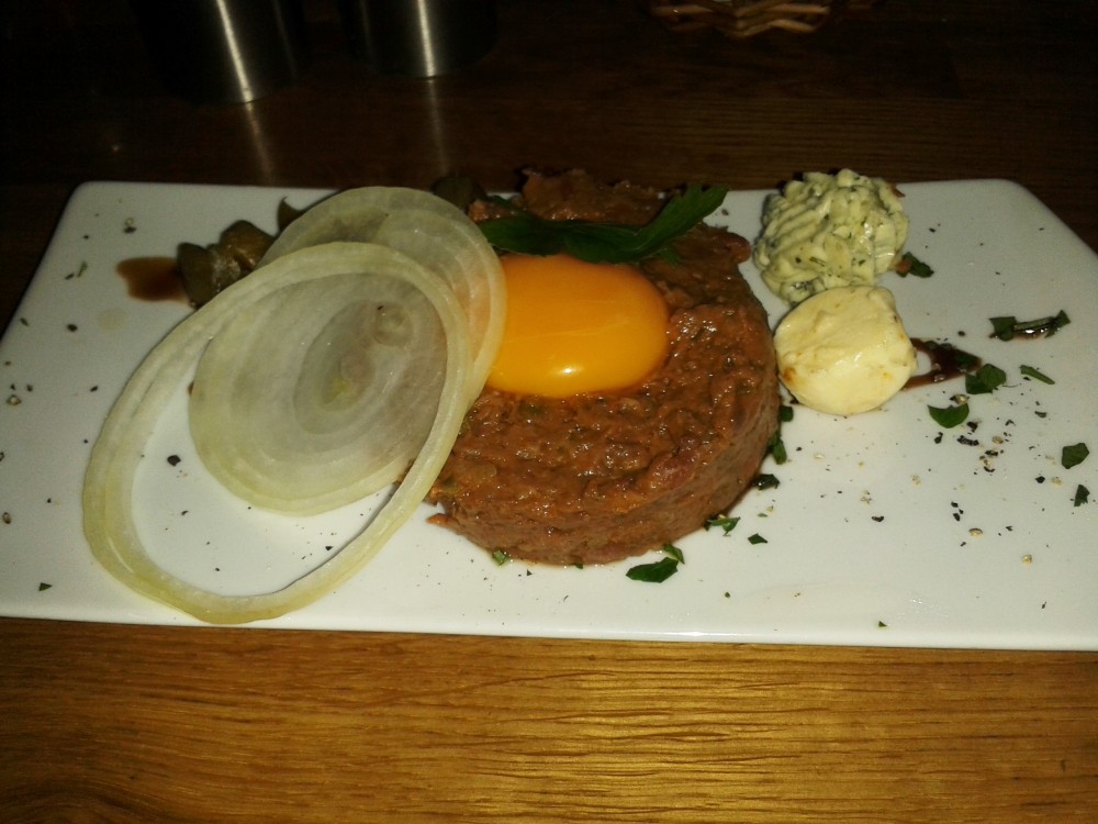 Beef Tartare klein (EUR 10,50 - 100g) - Flatschers - Wien