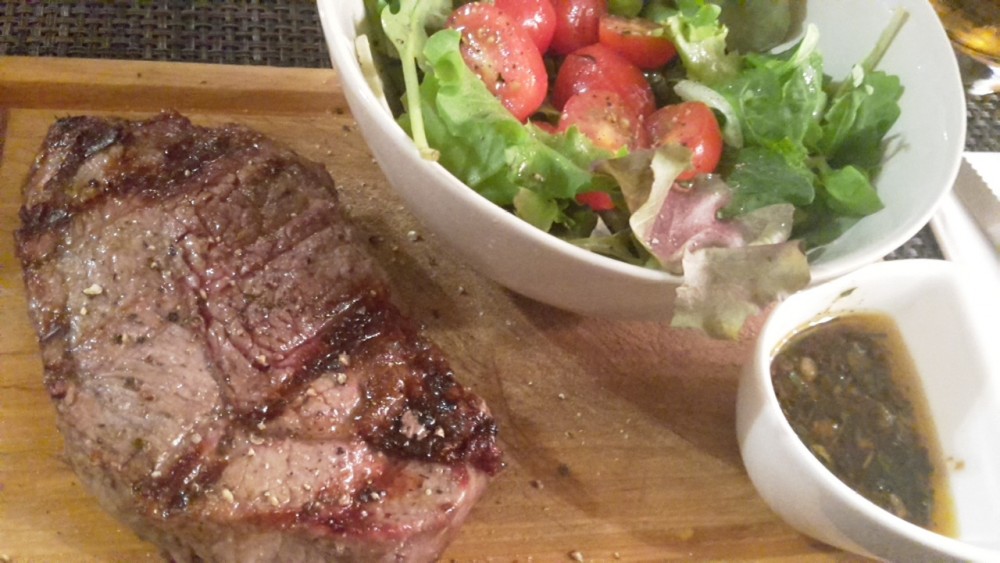 Rostbraten (Ribeye Steak) mit Beilage - La Huella - Argentinisches Steakhaus - Wien