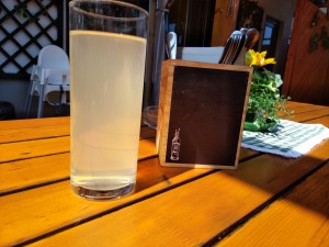 Apfel naturtrüb gspritzt 0,5 - Dorfheuriger Breitenlee - Wien