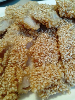 Mishi - Gebackenes Sesam-Chicken mit Erdnuß-Sauce NEU (EUR 9,20)