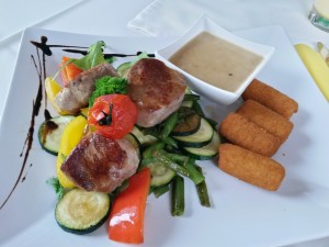 Schweinsmedaillons "Madagaskar", Kroketten und frisches Gemüse - Restaurant Kager - Kalsdorf bei Graz