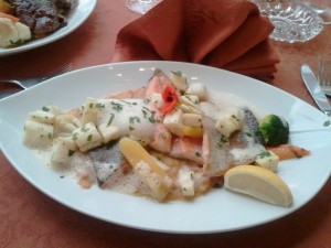 Gebratenes Lachsforellenfilet auf Kürbiserdäpfel-Püree mit Pastinaken und ... - Häuserl im Wald - Graz
