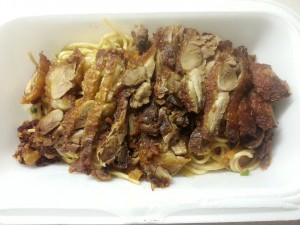 KAMO RAMEN - Knusprige Ente auf gebratenen Ramen-Nudeln mit Teriyaki Sauce (Lieferservice)