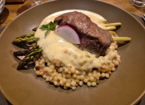 Fregola Sarda, Gebratener Grünspargel, Sauce Hollandaise + Kalbssteak 26,80 - Der Halbwax, Gasthaus zum St. Florian - Lichtenwörth
