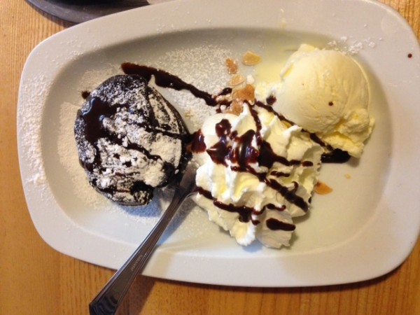 warmer Schokokuchen mit (eigentlich ohne) flüssigem Kern - Fabrik Braugasthof - Vösendorf