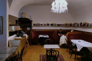 Cafe Frauenhuber - Hinterer Gastraum- gut zum Studieren geeigent - Cafe Frauenhuber - Wien