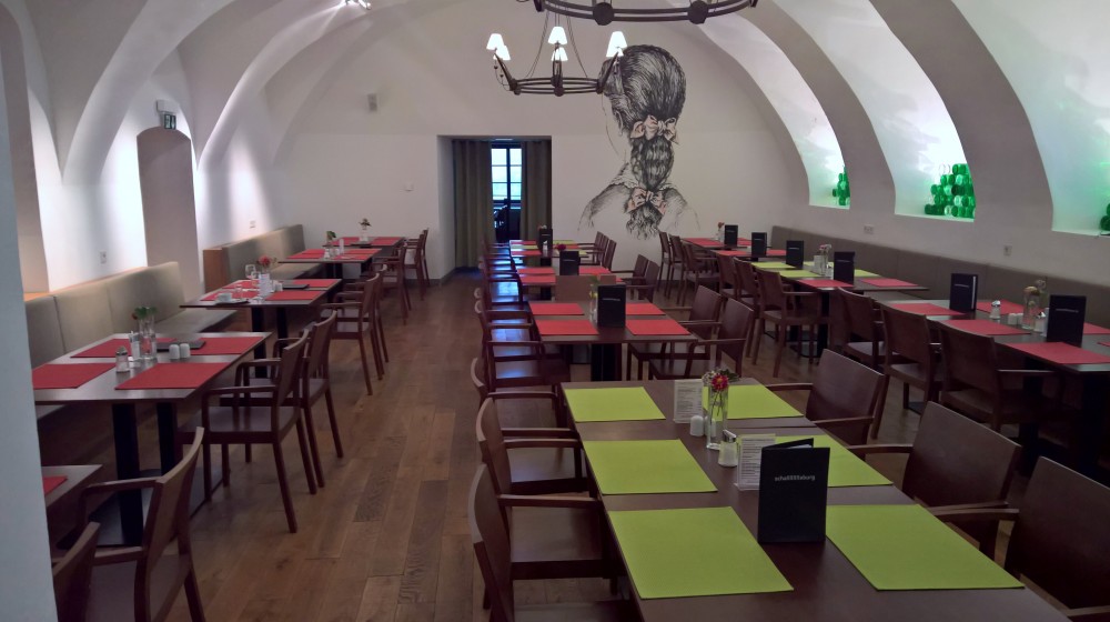 Im großen Gastraum - Schlossrestaurant Schallaburg - Loosdorf