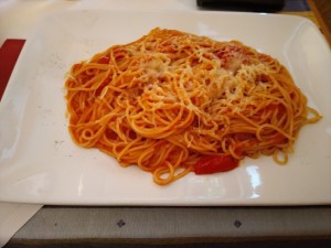 Spaghetti con pachino e basilico fresco