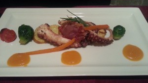 Oktopus gebraten mit Kürbiscreme, istrischen weißen Trüffeln und Lardo-Chips - Restaurant Tartuf - Wien