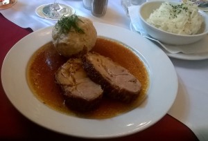 Schweinsbraten mit Knödl und Kraut, KÖSTLICH!