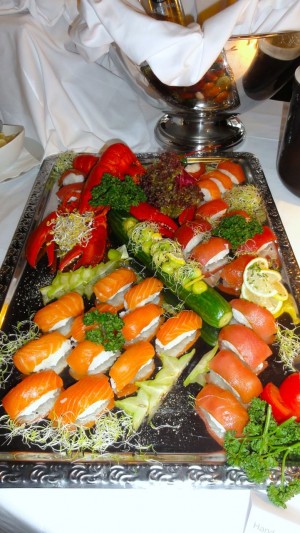 Adventbrunch: Sushi a la Wieninger(sehr schön angerichtet, aber der Geschmack....)