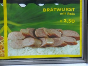 Bratwürstl mit Reis kann man sich ja noch vorstellen...