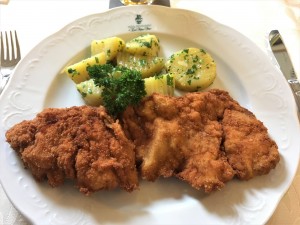 Kalbswiener mit Petersilkartoffeln