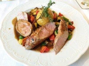 Schweinemedaillon im Stück rosa gebraten auf Ratatouillegemüse und ... - Hotel-Restaurant Meyer - Kalsdorf