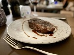 Dry Aged Ribeye Steak, gut, etwas zu "rare" - Il Melograno - Wien