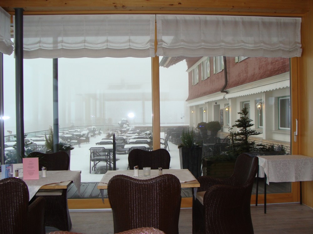 Statt tollem Ausblick gibt es heute nur Schnee und Nebel :-( - Gasthof Alpenblick - Sulzberg