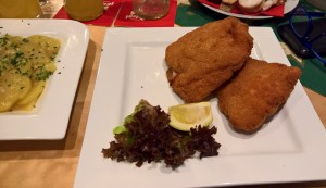 Sehr saftiges Hühner Cordon bleu, mit gschmackigem Schinken, und Mozzarella ... - S'PFIFF - Wien