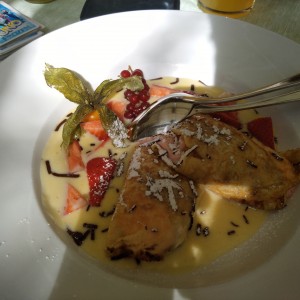 Erdbeer-Palatschinke gefüllt mit fruchtiger Erdbeer-Mascarpone-Creme - Amon's Gastwirtschaft - Wien