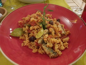 Fusilli mit Sardinen und Kapern