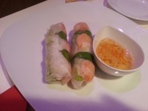 Kalte vietnamesische Frühlingrolle gefüllt mit Shrimps - Pho Sai Gon - Wien
