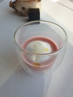 Gaspacho von der roten Rübe mit Rahmknöderl und Safranöl - Das Schick - Wien