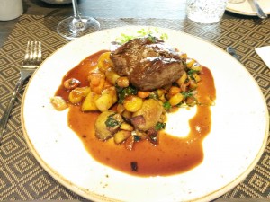 Steak vom Alpenrind mit Ofengemüse und Speckerdäpfel  - Aiola im Schloss St. Veit - Graz