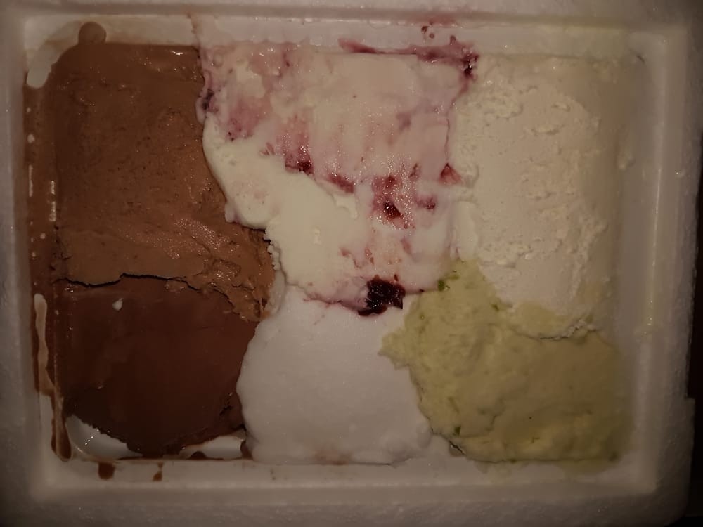 vlnr oben: Nougat, Amarena-Kirsch, Weiße Schokolade - vlnr unten: Dunkle ... - Eis Pflug - Wien