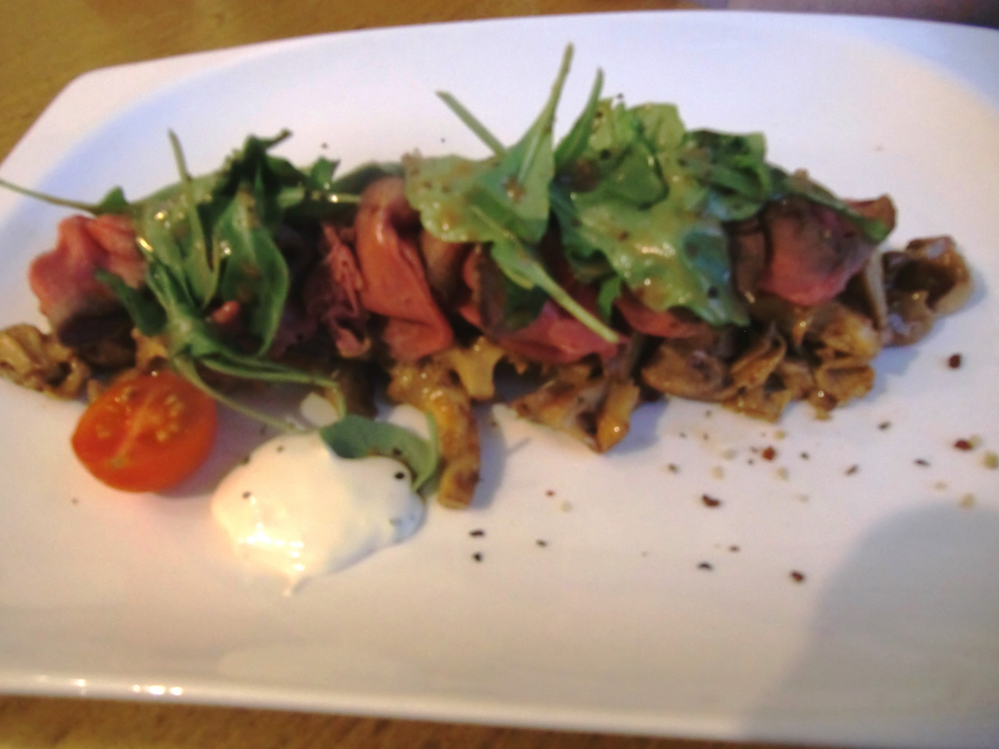 Roastbeefscheiben auf Eierschwammerl-Salat - Ferl's Weinstube by Karli Pichlmaier - Graz