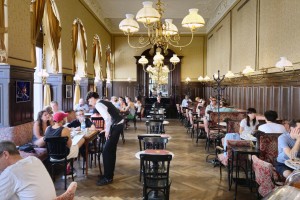 Café Sperl - Linker Flügel - der Hauptgastraum (bei Tageslicht) - Café Sperl - Wien