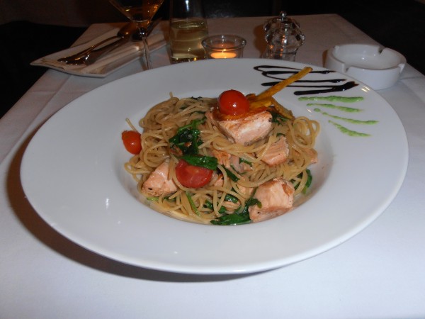 Spaghetti mit Lachs, Blattspinat und Cocktailtomaten - Monte Christo - Wien