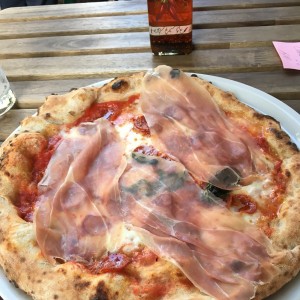 Pizza Diavola. Ein wahres Meisterwerk, getoppt mit Prosciutto. - Pizzeria la Spiga - Wien