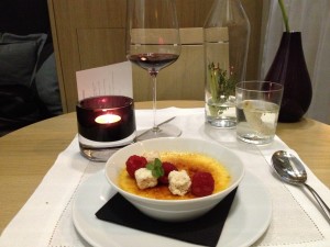 Crème brulée mit Himbeeren - TIAN Restaurant Wien - Wien