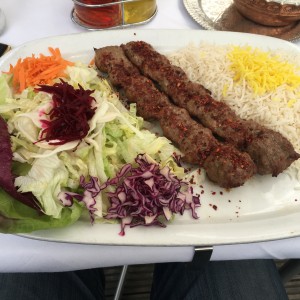 Adana Kebab, spicy, Rind und Lamm faschiert, tadellos. - Restaurant Hatam - Wien