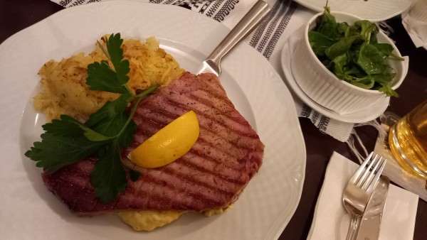Thunfisch mit Rösti und Zitronensauce - Restaurant Bukowina - Wien