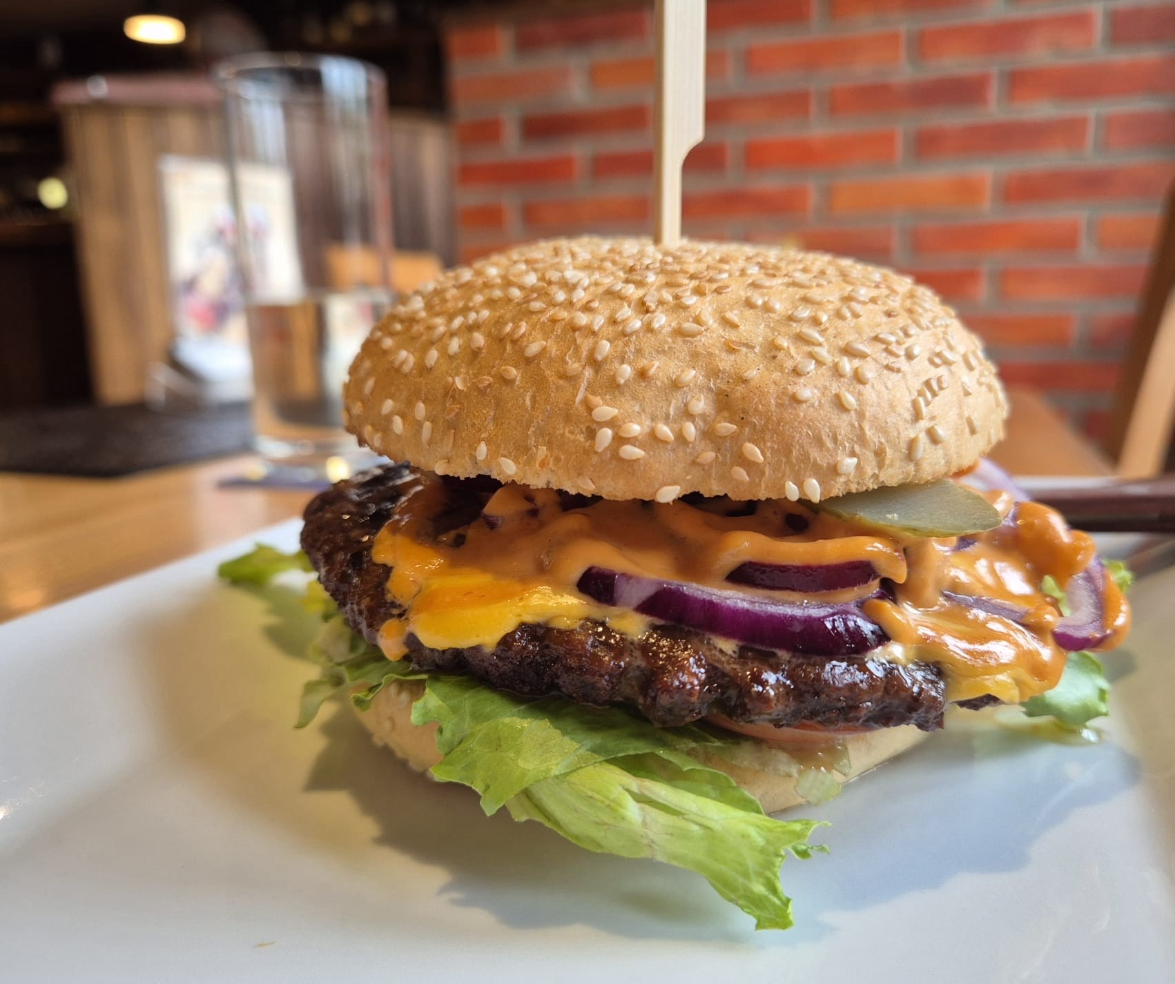 HAGINVELT BURGER €   9,20
150g saftiges Rindfleisch mit Tomaten,Salat, ... - Haginvelt - Hainfeld