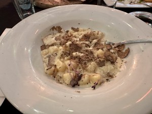 Hausgemachte Gnocci mit Steinpilzen und Trüffel, sehr, sehr gut - Regina Margherita - Wien