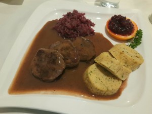 Hirschmedaillons in Madeirasauce - Drei Hasen Wirt - Mariazell