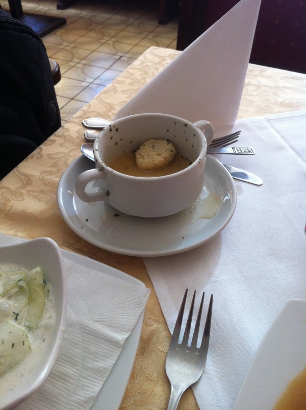 Suppe mit kleinen Scheißerchen - Gasthof Weinknecht - Vösendorf