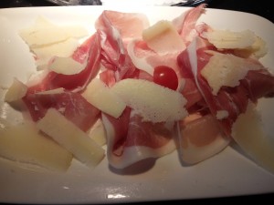 Prosciutto und Grana (aus der Frühstücksextrakarte) um 4,90€ - sehr feiner Rohschinken und guter ...