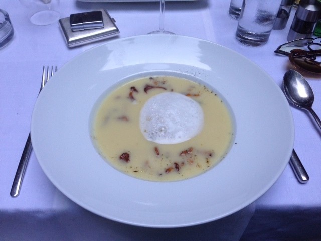 Kartoffelcremesuppe mit Eierschwammerl - ef16 Restaurant Weinbar - Wien