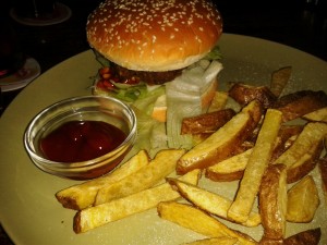 Irish Pub Four Bells Chili Burger with homemade Fries - Four Bells - Wien