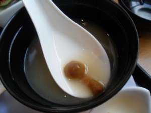 labbrige Pilze in der Misosuppe - Sakai - Taste of Japan - Wien
