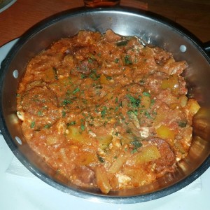 Griechische Wurst mit Paprika &amp; Tomaten