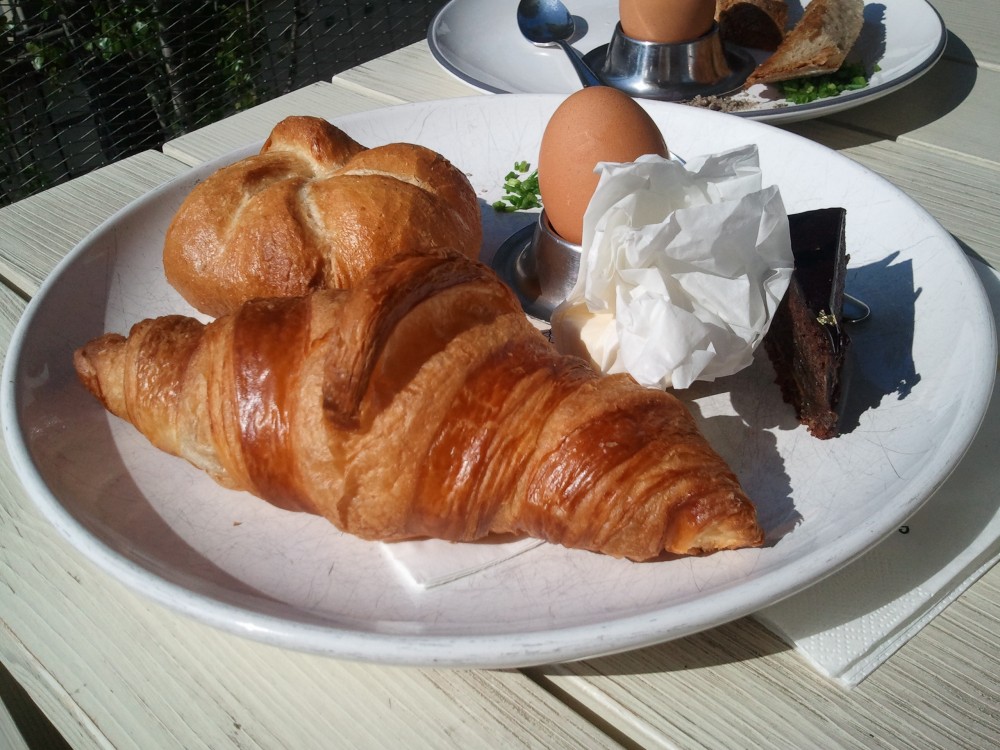 Frühstück "Heimathafen" - in dem Papierl befindet sich die Butter - Motto am Fluss - Wien