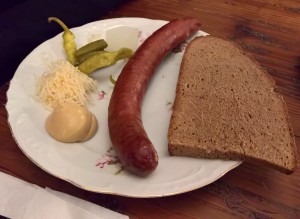 Gselchte Chiliwurst mit Bauernbrot - Schank zum Reichsapfel - Wien
