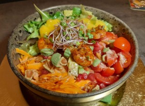 Bowl mit Garnelen, Quinoa &amp; Gemüse 13,50