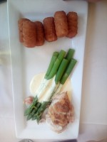 Spargel mit Hollandaise, Hühnerbrust und Kroketten