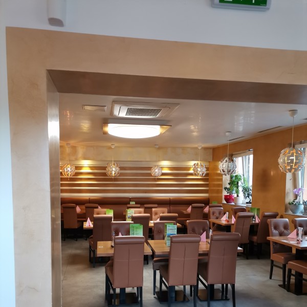 Von 2 bis ca 8 Personen am Tisch Platz - Mr. Liao Asian Restaurant - Himberg