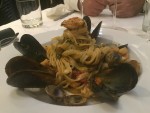 Tagliolini mit gemischten Meeresfrüchten und Fisch - mangia e ridi - Wien